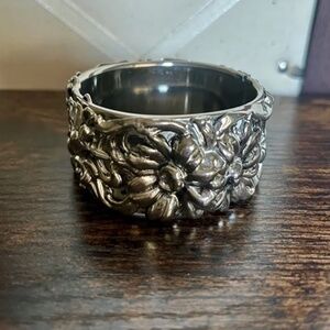 VINTAGE Whiting & Davis Silver Hinged Repousse Bracelet